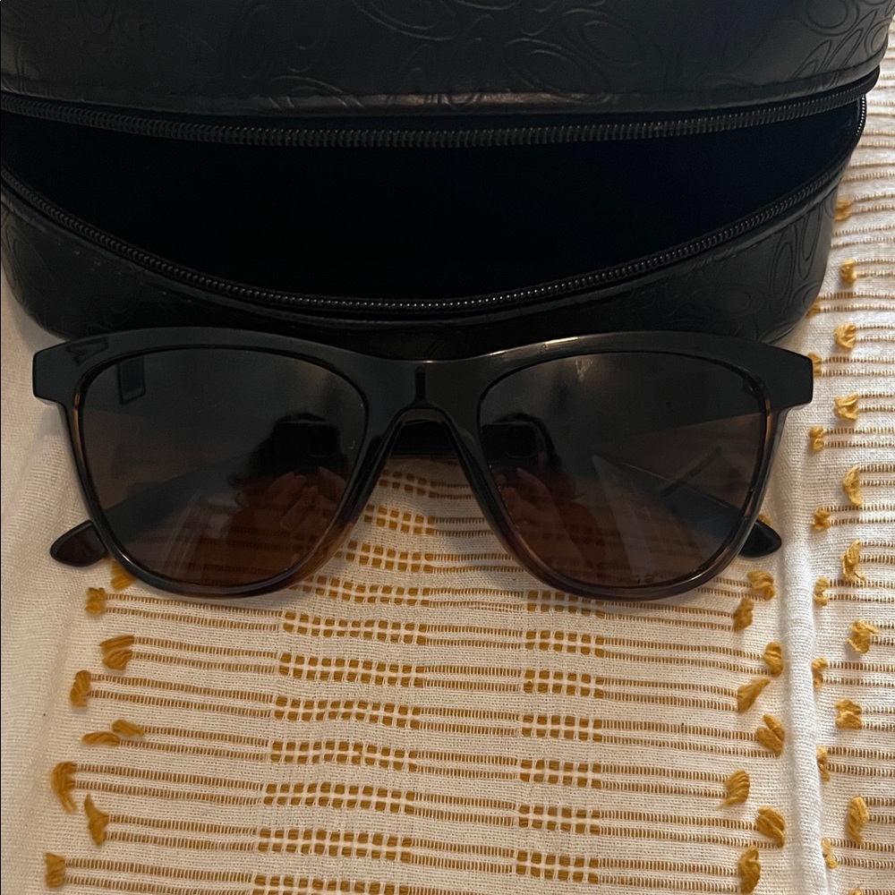 Women’s Oakley Moonlighter Sunglasses in Dark Brown Tortoise - Picture 2 of 7